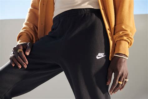 pantaloni fendi tuta|I migliori pantaloni tuta Nike da donna.